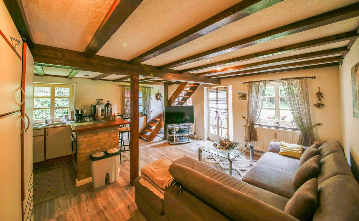 Immobilie in Gelting - Reetdachkate an der Ostsee in idyllischer Alleinlage mit drei Wohnungen  + 2,2 ha Land - Bild 13