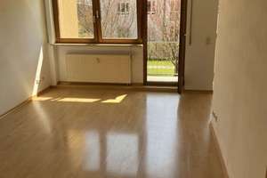Helle 2-Zimmer-Wohnung mit Süd-Balkon und Einbauküche in Untermenzing, München