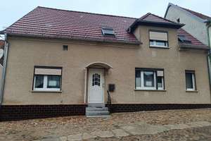 Reihenendhaus in ruhiger Stadtlage mit kleinem Garten und Nebengelass in Dommitzsch – Die vollständige Adresse der Immobilie erhältst du vom Anbieter., 4880 Dommitzsch – Vorschaubild 1