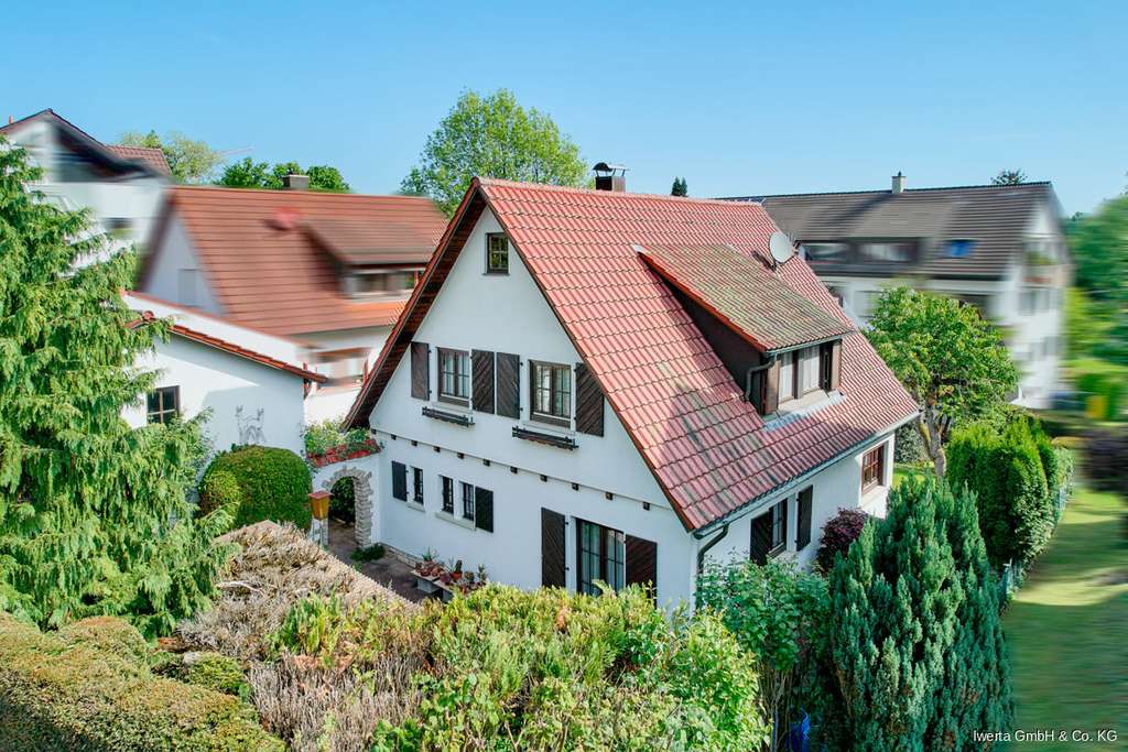 Ihr Platz im Grünen: Gepflegtes Einfamilienhaus mit Charme und Garten