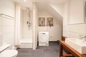 Exklusiver Altbau mit privatem Garten, moderner Raumaufteilung & variabler Wohnstruktur – Die vollständige Adresse der Immobilie erhältst du vom Anbieter., 30159 Mitte (Ortsteil), Hannover – Vorschaubild 13