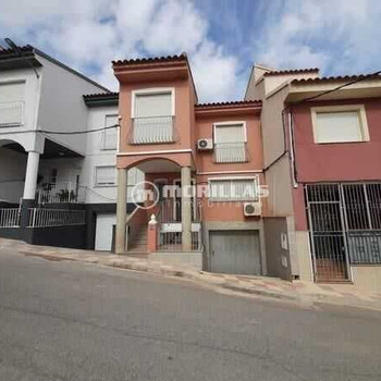 Zum Verkauf steht ein Reihen-Duplex in der Calle Felipe II, Cehegín.