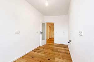 Umfassend modernisierte 2-Zimmer-Wohnung mit Balkon, Aufzug und Kellerraum im Zentrum Düsseldorfs! – Gerresheimer Straße 65, 40211 Stadtmitte, Düsseldorf – Vorschaubild 17