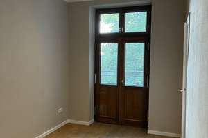 Stilvoller Altbau mit drei Balkonen und frontalem Blick auf den Spee’schen Graben – Poststr. 30, 40211 Carlstadt, Düsseldorf – Vorschaubild 12