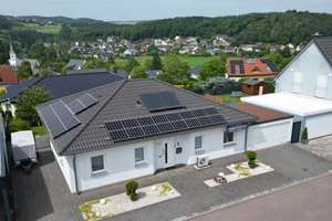 Energieeffizient und alles auf einer Ebene: Neubau-Bungalow mit unverbaubarem Fernblick – Die vollständige Adresse der Immobilie erhältst du vom Anbieter., 54314 Zerf – Vorschaubild 2