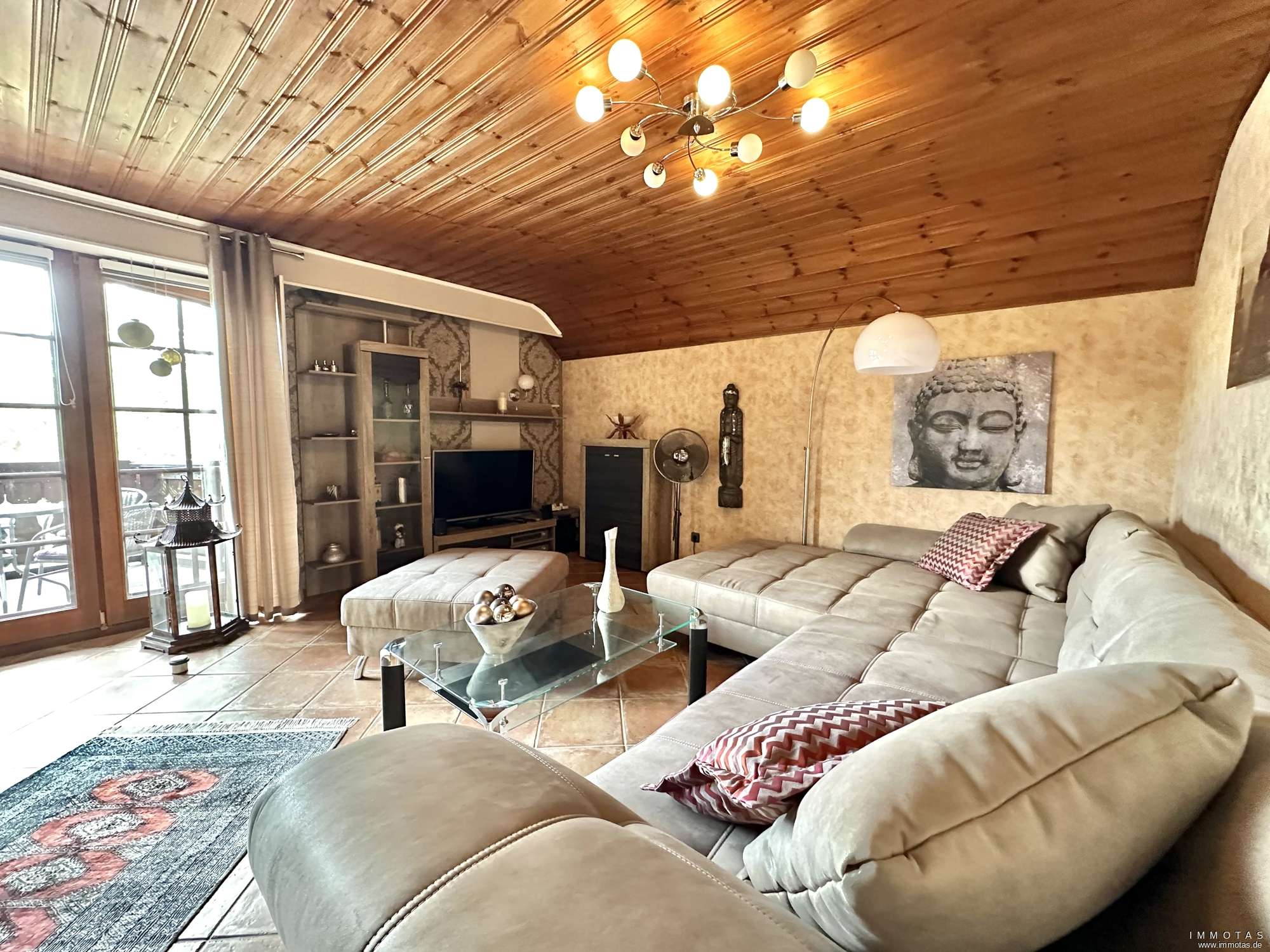 Immobilie in Glees - Repräsentatives Einfamilienhaus mit Einliegerwohnung, Garage und schönem Außenbereich - Bild 2