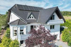 Sofort wohlfühlen: 7-Zi.-EFH mit Weitblick ins Grüne in Schlangenbad-Wambach – Die vollständige Adresse der Immobilie erhältst du vom Anbieter., 65388 Schlangenbad – Vorschaubild 2