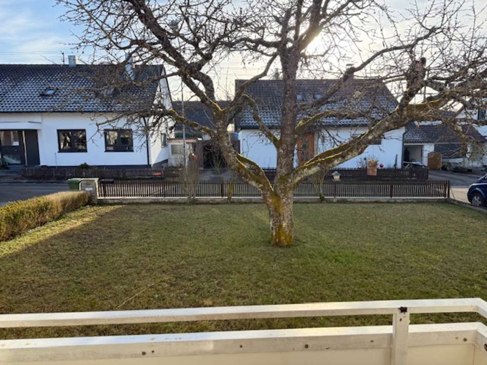 Blick vom Balkon auf Garten