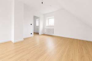 Frisch modernisierte 2-Zimmer-Dachgeschosswohnung mit Einbauküche in Bochum-Wattenscheid – Weststraße -, 44866 Leithe, Bochum – Vorschaubild 4