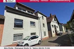 **2 Häuser zum Preis von Einem mit charmantem Innenhof** in ruhiger Lage von Engelstadt