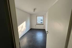 4-Zimmer-Wohnung mit Balkon in Stuttgart-Freiberg – Die vollständige Adresse der Immobilie erhältst du vom Anbieter., 70437 Freiberg, Stuttgart – Vorschaubild 3