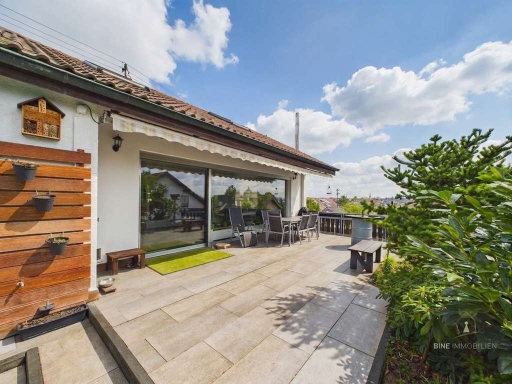 Immobilie in Affalterbach - Modernisiertes Traumobjekt inkl. Terassenoase mit Pool, Hobbygarten & Panoramablick - Bild 1