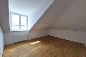 Helle Dachgeschosswohnung im St.-Benno-Viertel – Kreittmayrstraße 30, 80335 St. Benno, München – Vorschaubild 3
