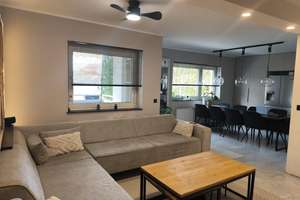 helle 2,5 / 3 Zimmer-Wohnung in Düsseldorf-Benrath großer Balkon & Grünfläche privat