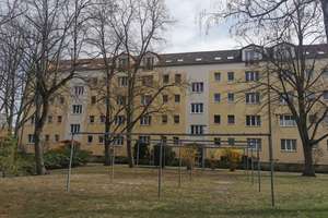 Gut geschnittene Dachgeschoßwohnung, vermietet mit PKW Stellplatz am Britzerkanal – Die vollständige Adresse der Immobilie erhältst du vom Anbieter., 12437 Baumschulenweg, Berlin – Vorschaubild 2