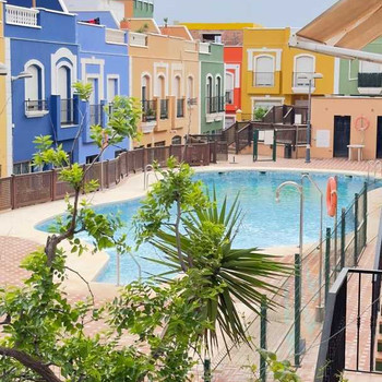 GROSSES HAUS MIT POOL IN ADRA. EXKLUSIV