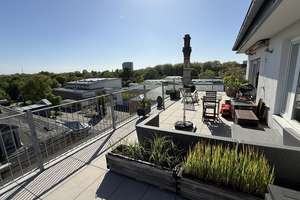 Urbane Oase am Stadtgarten: 4,5 Zimmer  Penthouse mit  45qm Dachterrasse,  Panoramafenstern  & Kamin