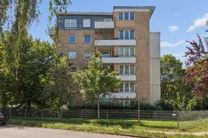 Modernisierte 2-Zimmer-Eigentumswohnung mit Balkon, Aufzug und Garage in Jenfeld – Die vollständige Adresse der Immobilie erhältst du vom Anbieter., 22043 Jenfeld, Hamburg – Vorschaubild 1