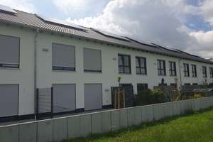 attraktives Reihenhaus mit fünf Zimmern in Biessenhofen, Ebenhofen mit Entkalkungsanlage – Aitrangerstraße 15, 87640 Biessenhofen – Vorschaubild 2