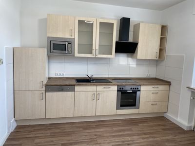 Preiswerte, geräumige und vollständig renovierte 1-Zimmer-Wohnung mit Einbauküche in Solingen