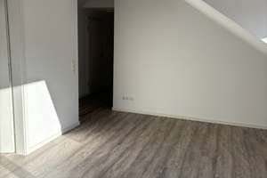 Charmante 2-Zimmer-Wohnung im Dachgeschoss am Dreiecksplatz in Kiel – Koldingstraße 8, 24105 Brunswik, Kiel – Vorschaubild 15