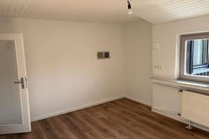 Geräumige und helle Altbauwohnung mit Dachterrasse in bester Karlsfelder Lage – Blumenstraße 34, 85757 Karlsfeld – Vorschaubild 12