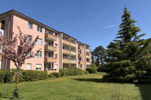 Schöne, helle und grün gelegene 2 1/2-Zimmer-Wohnung!