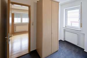 Gepflegtes 5-Zimmer-Einfamilienhaus mit Doppelgarage und 4 Stellplätzen! – Die vollständige Adresse der Immobilie erhältst du vom Anbieter., 89367 Waldstetten – Vorschaubild 6