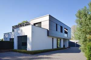 Eine der exklusivsten Villen in Isernhagen-Süd! – Die vollständige Adresse der Immobilie erhältst du vom Anbieter., 30657 Isernhagen-Süd, Hannover – Vorschaubild 2