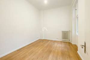 FRISCH SANIERT| RUHIGE 4- ZIMMERWOHNUNG NAHE KUDAMM | 1.OG | 2 BÄDER | WESTBALKON | PROVISIONSFREI | – Damaschkestr. 41, 10711 Halensee, Berlin – Vorschaubild 5