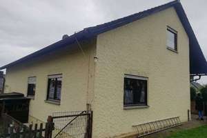 Hier ist Platz für 2 Familien - MFH mit großem Grundstück direkt in Buttenheim! – Die vollständige Adresse der Immobilie erhältst du vom Anbieter., 96155 Buttenheim – Vorschaubild 1