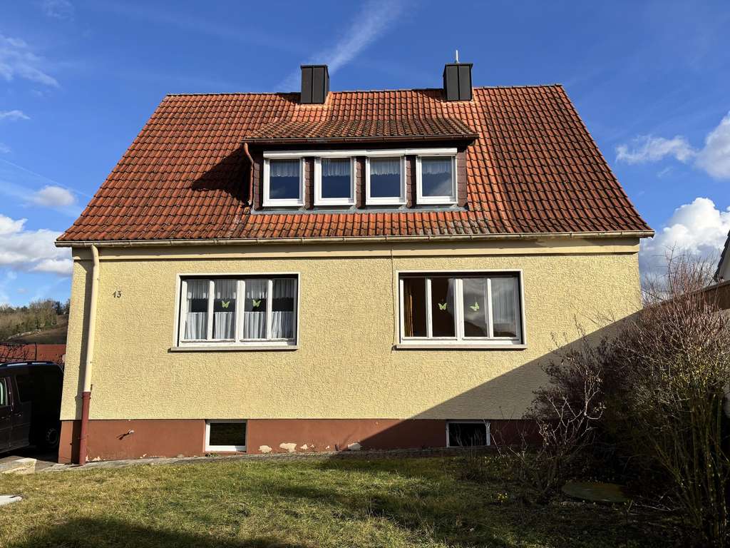 Immobilie in Königsberg in Bayern - Charmantes Einfam.-Wohnhaus mit zwei Garagen, Pergola und Garten in beliebter Lage, Wohnfl. 135m²,  - Bild 4