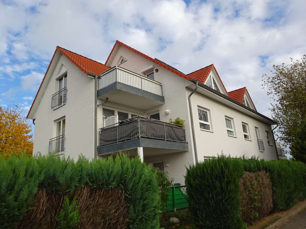 Immobilie in Lambrechtshagen - Rostock! Sehr schöne Terrassenwohnung mit Balkon und Stellplatz - Bild 1