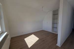 Sanierte Dachgeschosswohnung mit Balkon – Kanzleistraße 22, 22609 Nienstedten, Hamburg – Vorschaubild 6