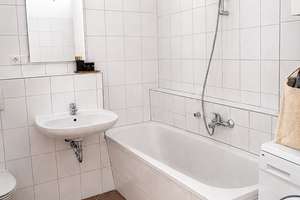 Savignyplatz: Sonniges Altbau‑Apartment mit hohen Decken & Originaldielen, bezugsfrei – Die vollständige Adresse der Immobilie erhältst du vom Anbieter., 10623 Charlottenburg, Berlin – Vorschaubild 6