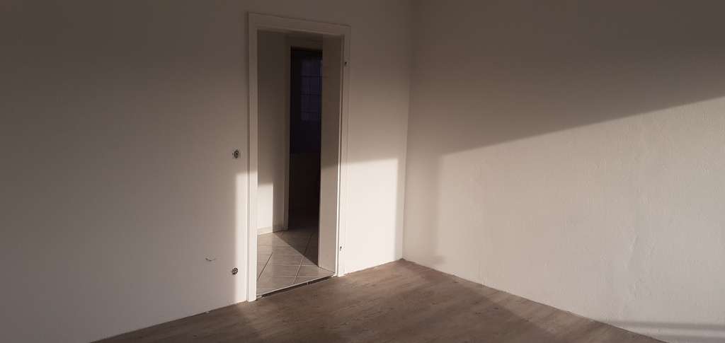 Immobilie in Kolbermoor - günstige 3-Zimmer-Wohnung - Ein Rohdiamant wartet auf den Feinschliff - Bild 3