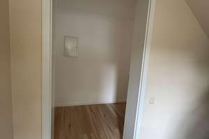 Ab sofort und von Privat! Traumlage in Schweinheim: 3 Zimmer, großer Balkon, 2 Bäder, 1. OG – Horionstr. 42, 53177 Schweinheim, Bonn – Vorschaubild 11