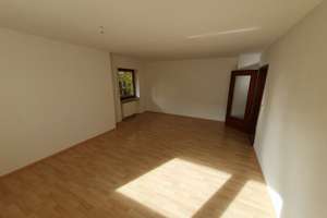 2 Zi.-Wohnung / Süd-Balkon / Tageslicht-Bad / Dusche + Badewanne / 2x Waschbecken / Kellerabteil – Die vollständige Adresse der Immobilie erhältst du vom Anbieter., 90571 Schwaig bei Nürnberg – Vorschaubild 2