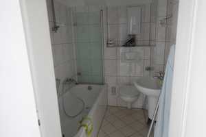 3-Zimmer-Wohnung neu renoviert – Untere Marktstrasse 7, 44789 Bochum – Vorschaubild 1