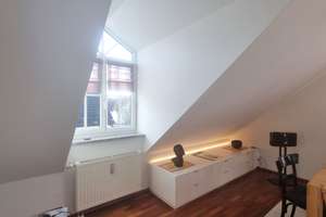 Untermenzing/Allach: ***Exklusive Dachetage mit sonniger Westterrasse in kleinem Wohnesemble*** – Die vollständige Adresse der Immobilie erhältst du vom Anbieter., 80999 Untermenzing, München – Vorschaubild 11