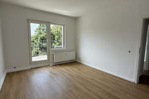 Frisch renovierte 3-Zimmer-Wohnung mit großem Balkon – Erdwegstraße 5, 45356 Bochold, Essen – Vorschaubild 3
