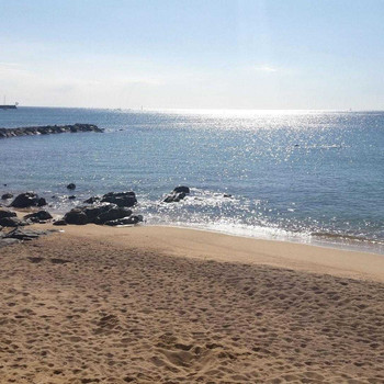 ACHTUNG INVESTOREN!! WOHNUNG ZUR RENOVIERUNG, NUR EINEN SCHRITT VOM STRAND ENTFERNT