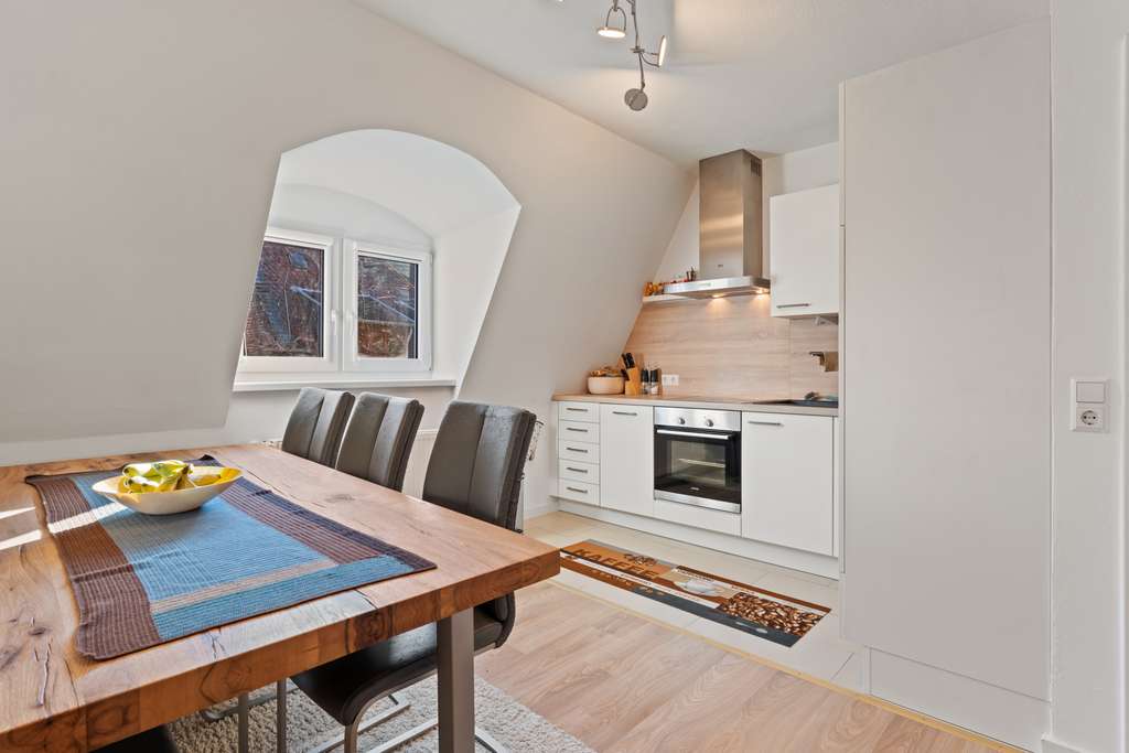 Immobilie in Lambrecht - Helle DG-Wohnung -sonniger Balkon und Gartenanteil, 2 x Stellplatz, nur 7 km zum Marktplatz Neustadt - Bild 2