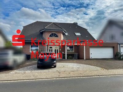 Kapitalanlage mit Potenzial: Gepflegtes Mehrfamilienhaus mit 4 Einheiten