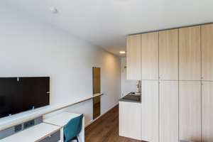 Mitte - Möbliertes Neubau Studio mit fantastischer Aussicht