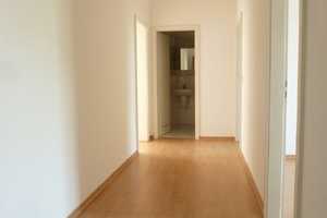 !!! GROßZÜGIGE 2-Raum Whg. + BALKON + EINBAUKÜCHE und STELLPLATZ !!! – Humboldtstraße 13, 9130 Chemnitz – Vorschaubild 3
