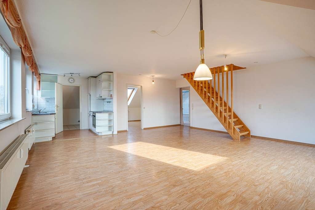 Immobilie in Hürup - Husby: Sonnige Dachgeschosswohnung mit großzügiger Raumaufteilung, Keller und Stellplatz - Bild 3