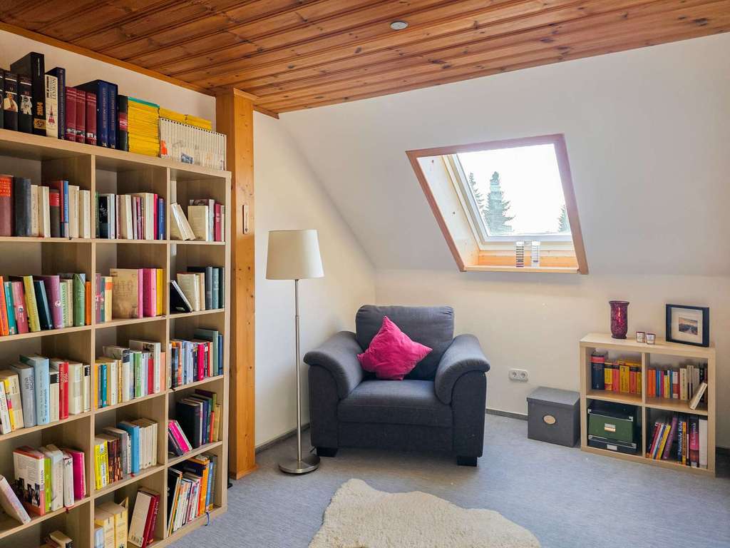 Immobilie in Megesheim - Viel Platz, viele Möglichkeiten – Zweifamilienhaus mit Garten & Terrasse in Megesheim - Bild 4