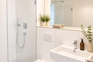 Neuwertige 2-Zimmer-Wohnung mit großem, überdachten Balkon, hochwertiger EBK & TG-Stellplatz – Walter-Eucken-Straße 111, 40235 Flingern Nord, Düsseldorf – Vorschaubild 4