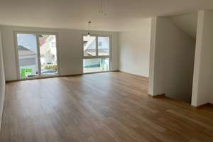 Sehr schönes Reihenhaus BJ24 - Massivbau - Wärmepumpe - PV - Garage - EBK – Wehratalstrasse 31c, 79664 Wehr – Vorschaubild 2